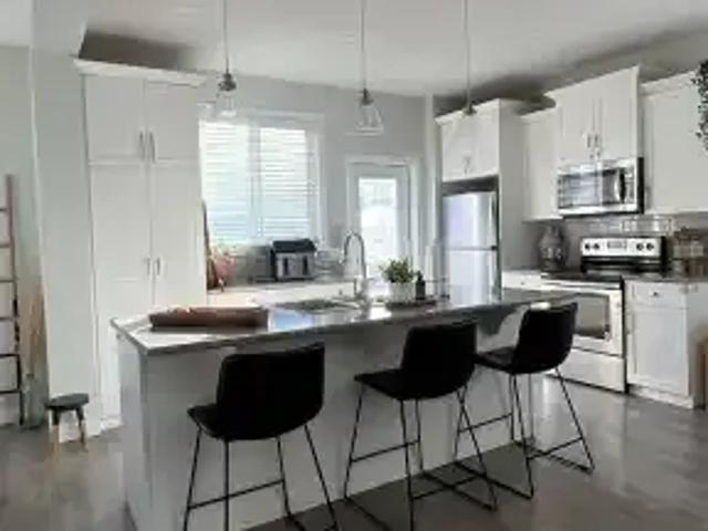 3 Bedroom Apartment Edmonton AB 104535492