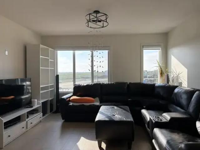 3 Bedroom Apartment Edmonton AB 104972676