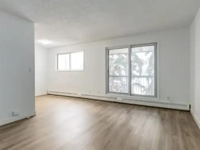 3 Bedroom Apartment Edmonton AB 104990773
