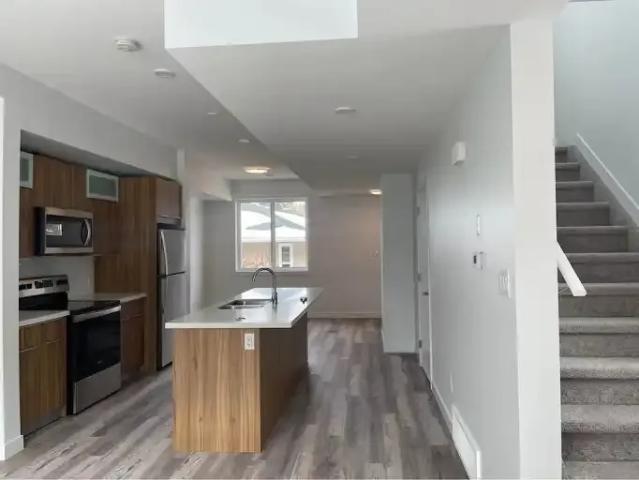 3 Bedroom Apartment Edmonton AB 104991497