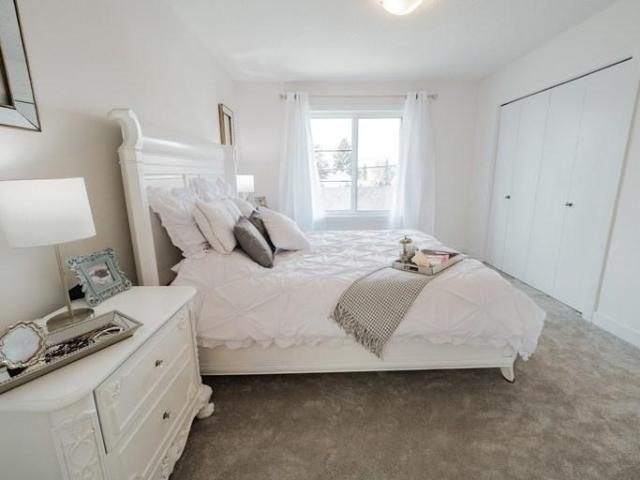 3 Bedroom Apartment Edmonton AB 105086790