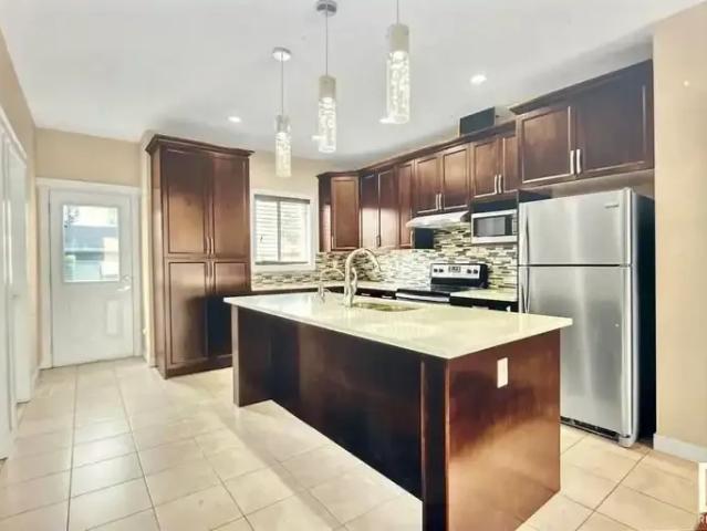 3 Bedroom Apartment Edmonton AB 105110880