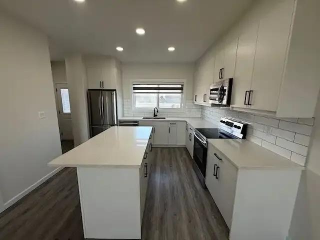 3 Bedroom Apartment Edmonton AB 105248854