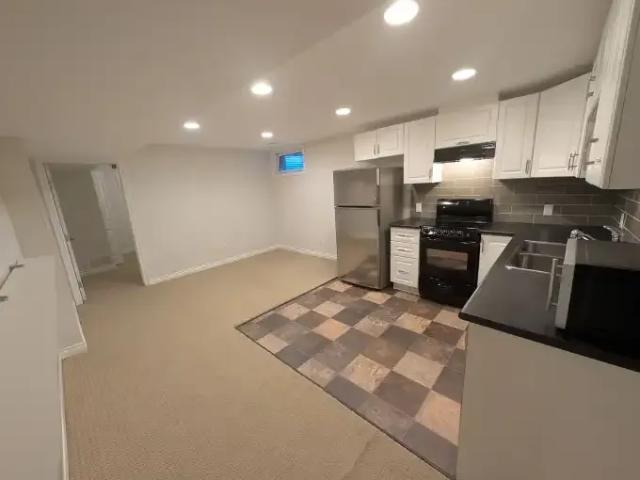 3 Bedroom Apartment Edmonton AB 105359772