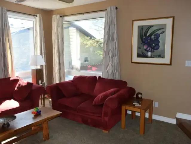 3 Bedroom Apartment Edson AB 104681157