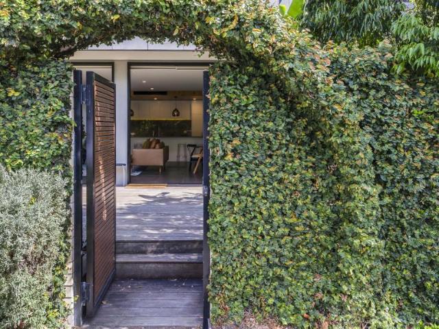 3 Bedroom Apartment Elwood VIC 101611967