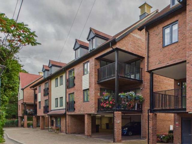 3 Bedroom Apartment Flat