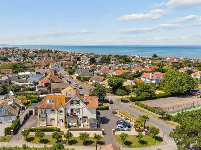 3 Bedroom Apartment Flat