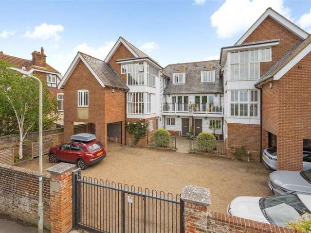 3 Bedroom Apartment Flat