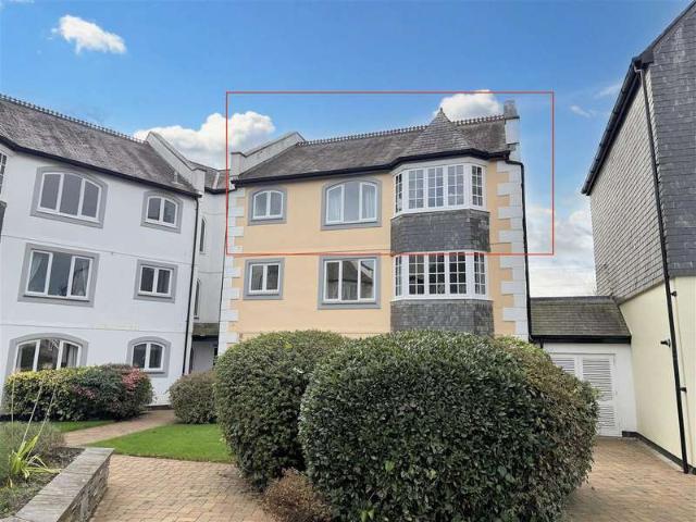 3 Bedroom Apartment Flat