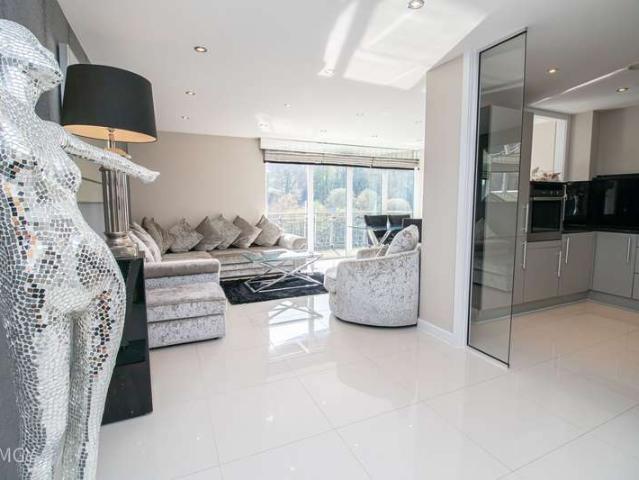 3 Bedroom Apartment Flat