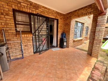 Apartment for sale in Mogale City Local Municipality - Garden