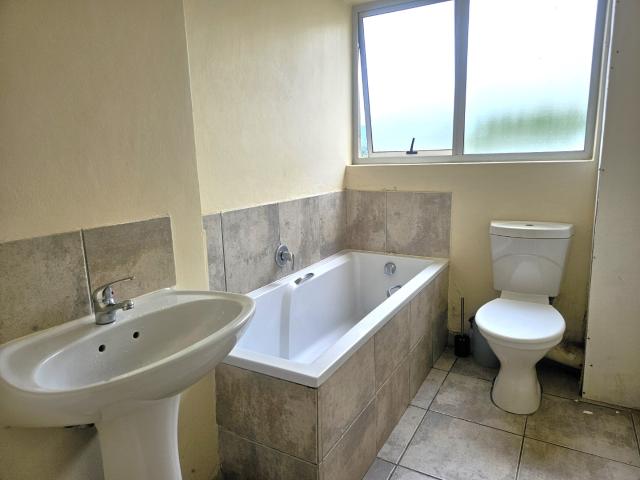 3 Bedroom Apartment / Flat For Sale in Chase Valley