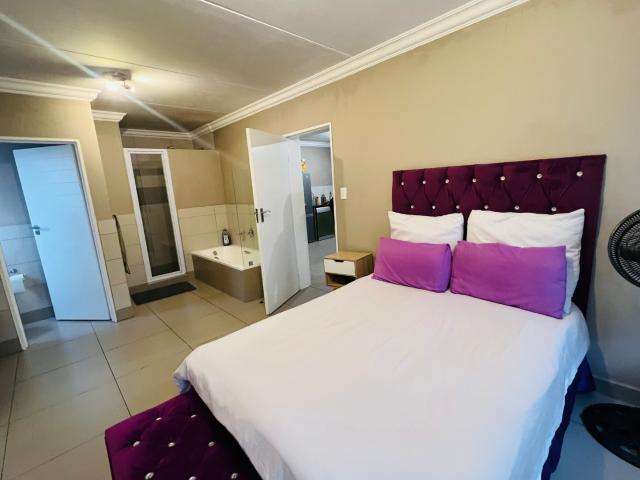 3 Bedroom Apartment / Flat For Sale in Chartwell