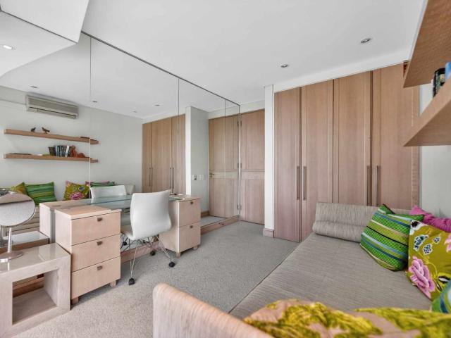 3 Bedroom Apartment / Flat For Sale in Clifton