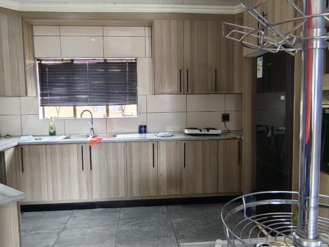 3 Bedroom Apartment / Flat For Sale in Annadale