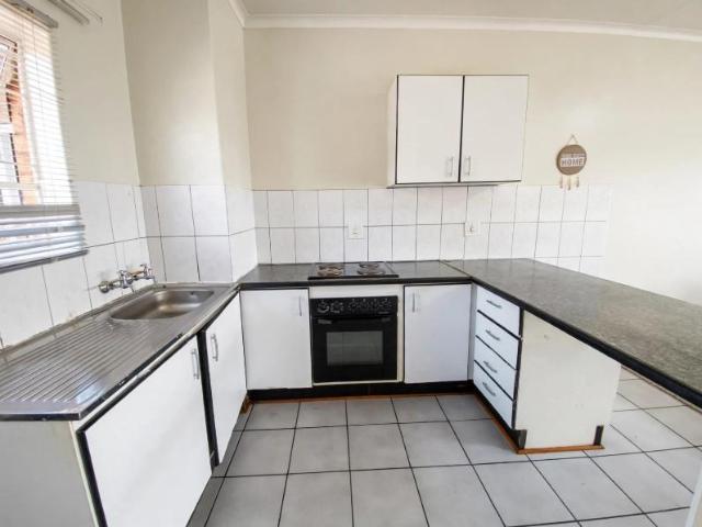 3 Bedroom Apartment / Flat For Sale in Aerorand
