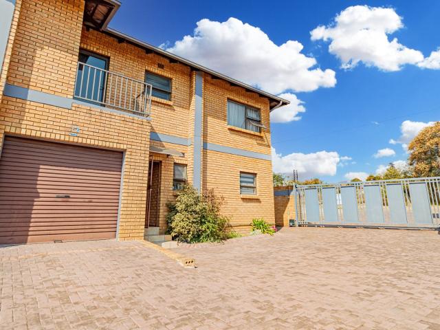 3 Bedroom Apartment / Flat For Sale in Alberton North