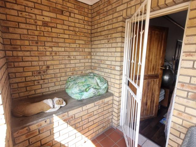 3 Bedroom Apartment / Flat For Sale in Alberton North