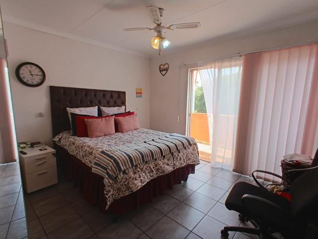 3 Bedroom Apartment / Flat For Sale in Alberton North