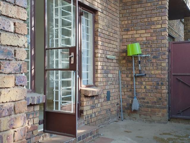 3 Bedroom Apartment / Flat For Sale in Alberton North