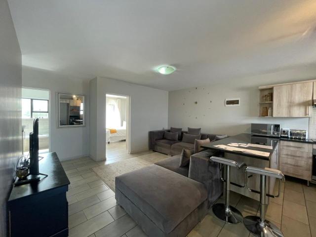 3 Bedroom Apartment / Flat For Sale in Alberton North
