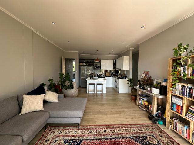 3 Bedroom Apartment / Flat For Sale in Baileys Muckleneuk