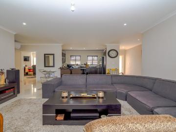 3 Bedroom Apartment / Flat For Sale in Ballito Central