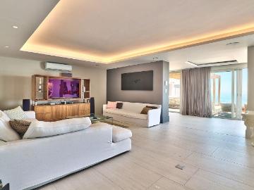 Apartment for sale in Bantry Bay - Lift