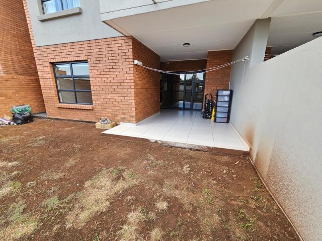 3 Bedroom Apartment / Flat For Sale in Bartlett