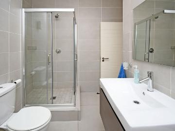 3 Bedroom Apartment / Flat For Sale in Bartlett