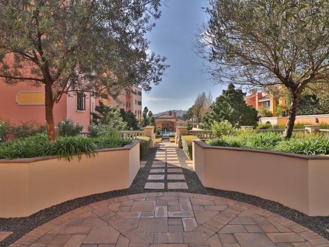 3 Bedroom Apartment / Flat For Sale in Bedford Gardens