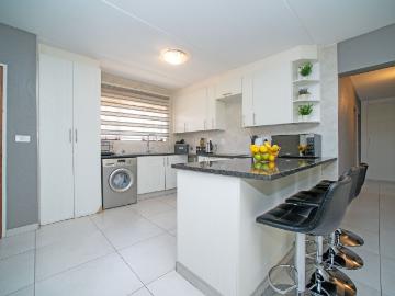 3 Bedroom Apartment / Flat For Sale in Bedfordview