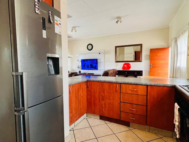 3 Bedroom Apartment / Flat For Sale in Blue Hills