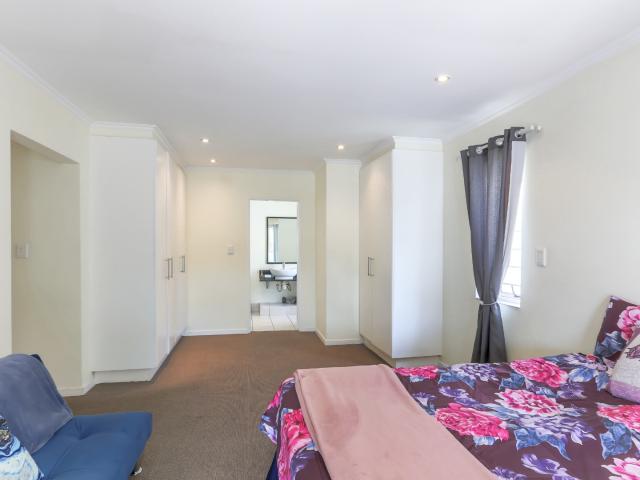 3 Bedroom Apartment / Flat For Sale in Bryanston