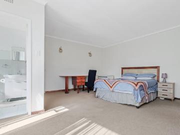 3 Bedroom Apartment / Flat For Sale in Bryanston