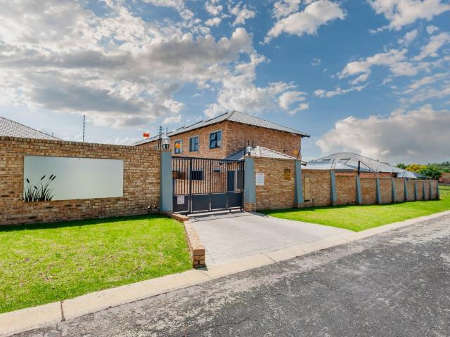 3 Bedroom Apartment / Flat For Sale in Brackendowns