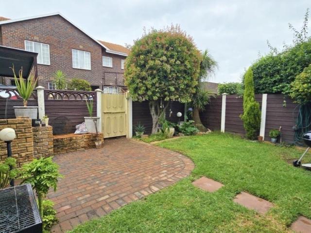 3 Bedroom Apartment / Flat For Sale in Brackenhurst