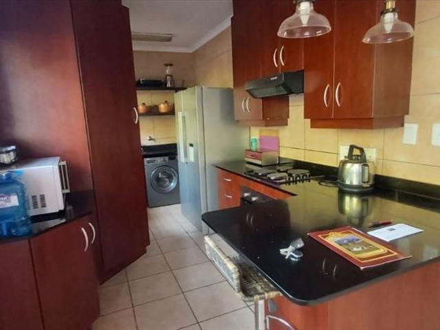 3 Bedroom Apartment / Flat For Sale in Glen Marais