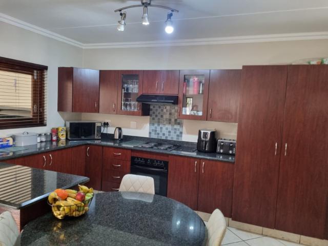 3 Bedroom Apartment / Flat For Sale in Glenvista