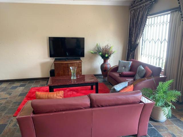 3 Bedroom Apartment / Flat For Sale in Glenvista