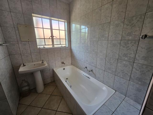 3 Bedroom Apartment / Flat For Sale in Glenvista