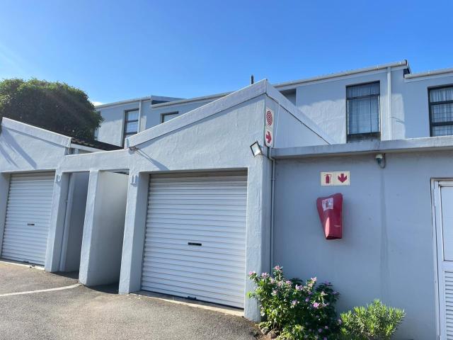 3 Bedroom Apartment / Flat For Sale in Glenwood