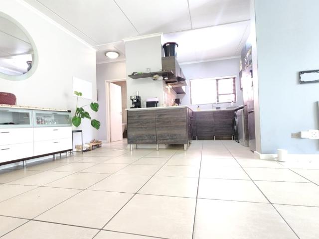3 Bedroom Apartment / Flat For Sale in Greenstone Crest