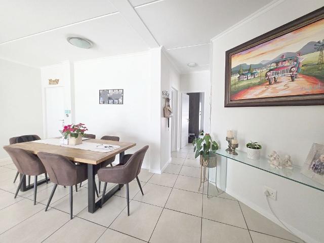 3 Bedroom Apartment / Flat For Sale in Greenstone Hill