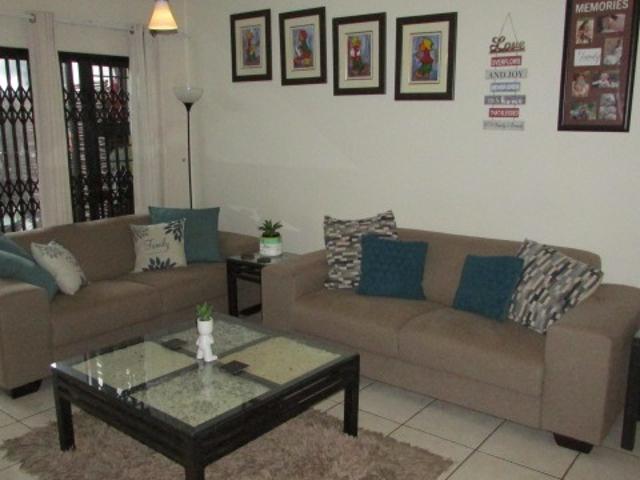3 Bedroom Apartment / Flat For Sale in Greenstone Hill
