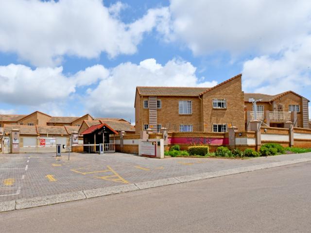 3 Bedroom Apartment / Flat For Sale in Die Hoewes
