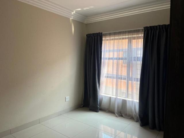 3 Bedroom Apartment / Flat For Sale in Eveleigh