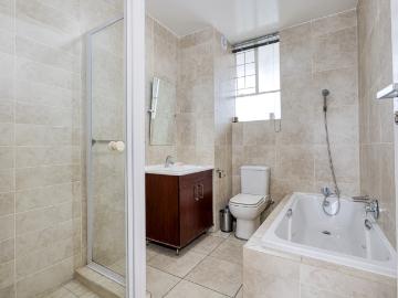 3 Bedroom Apartment / Flat For Sale in Fairway