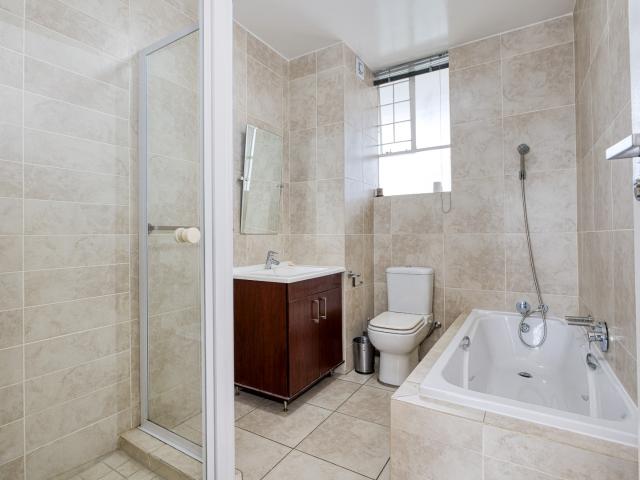 3 Bedroom Apartment / Flat For Sale in Fairway